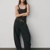 Twill-Fasshose mit mittelhohem Bund Twill-Fasshose mit mittelhohem Bund