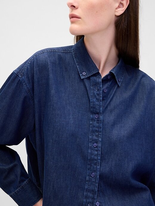 UltraSoft Denim Crop Shirt mit geradem Saum UltraSoft Denim Crop Shirt mit geradem Saum