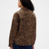 Ultraweiche Jeanshemdjacke mit Leopardenmuster Ultraweiche Jeanshemdjacke mit Leopardenmuster