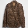 Ultraweiche Jeanshemdjacke mit Leopardenmuster Ultraweiche Jeanshemdjacke mit Leopardenmuster