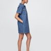 Ultraweiches gestreiftes Popover-Minikleid aus Denim Ultraweiches gestreiftes Popover-Minikleid aus Denim