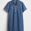 Ultraweiches gestreiftes Popover-Minikleid aus Denim Ultraweiches gestreiftes Popover-Minikleid aus Denim