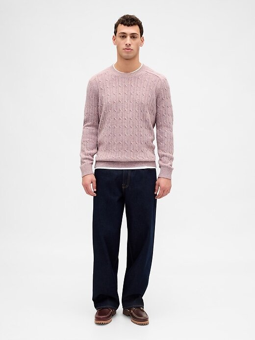 Zopfmusterpullover aus Merinowollmischung Zopfmusterpullover aus Merinowollmischung